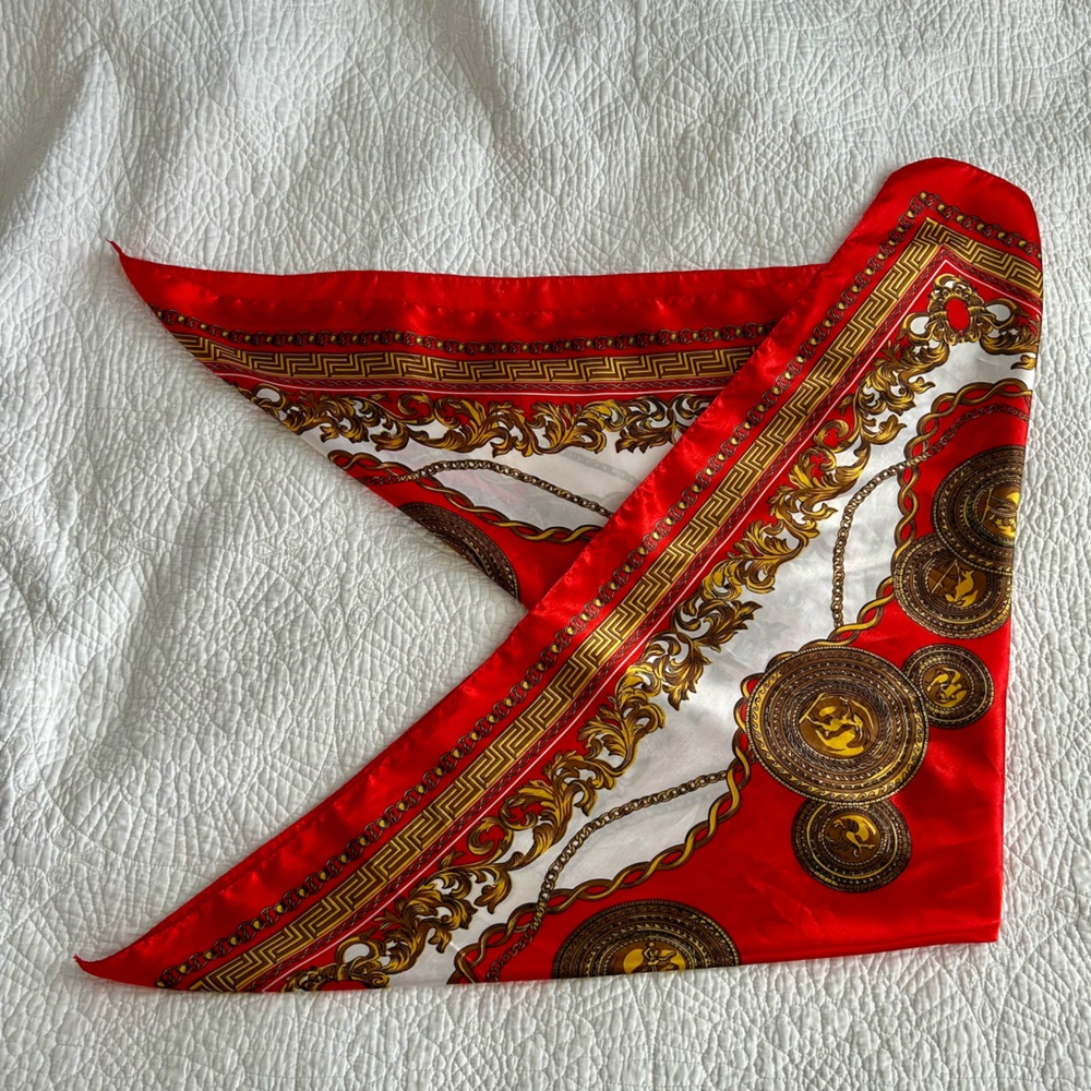 Large Silky Scarf in Versace-Inspired Style – Excellent Condition